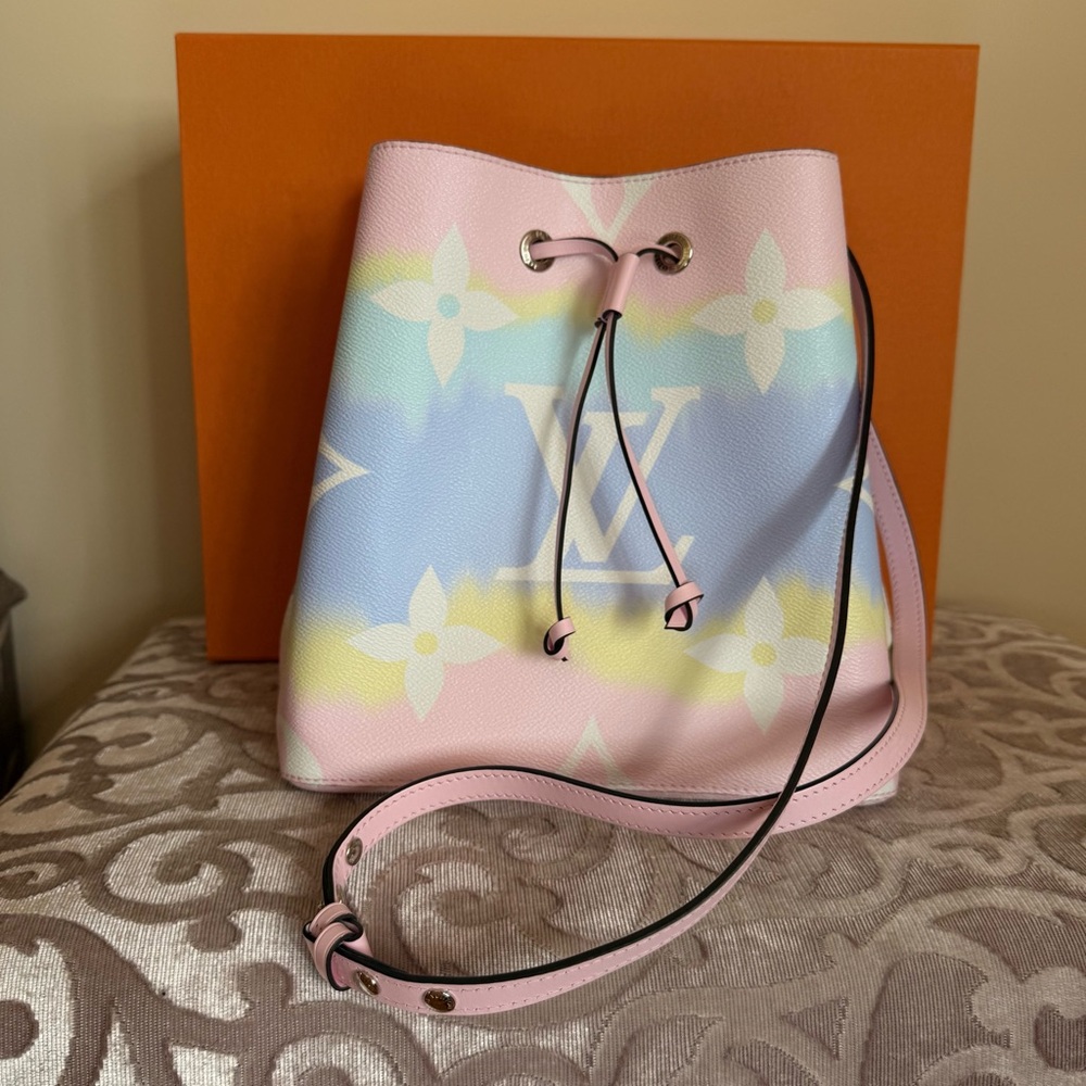 Escale Monogram Pastel Collection NeoNoe Bag - Picture 2 of 9
